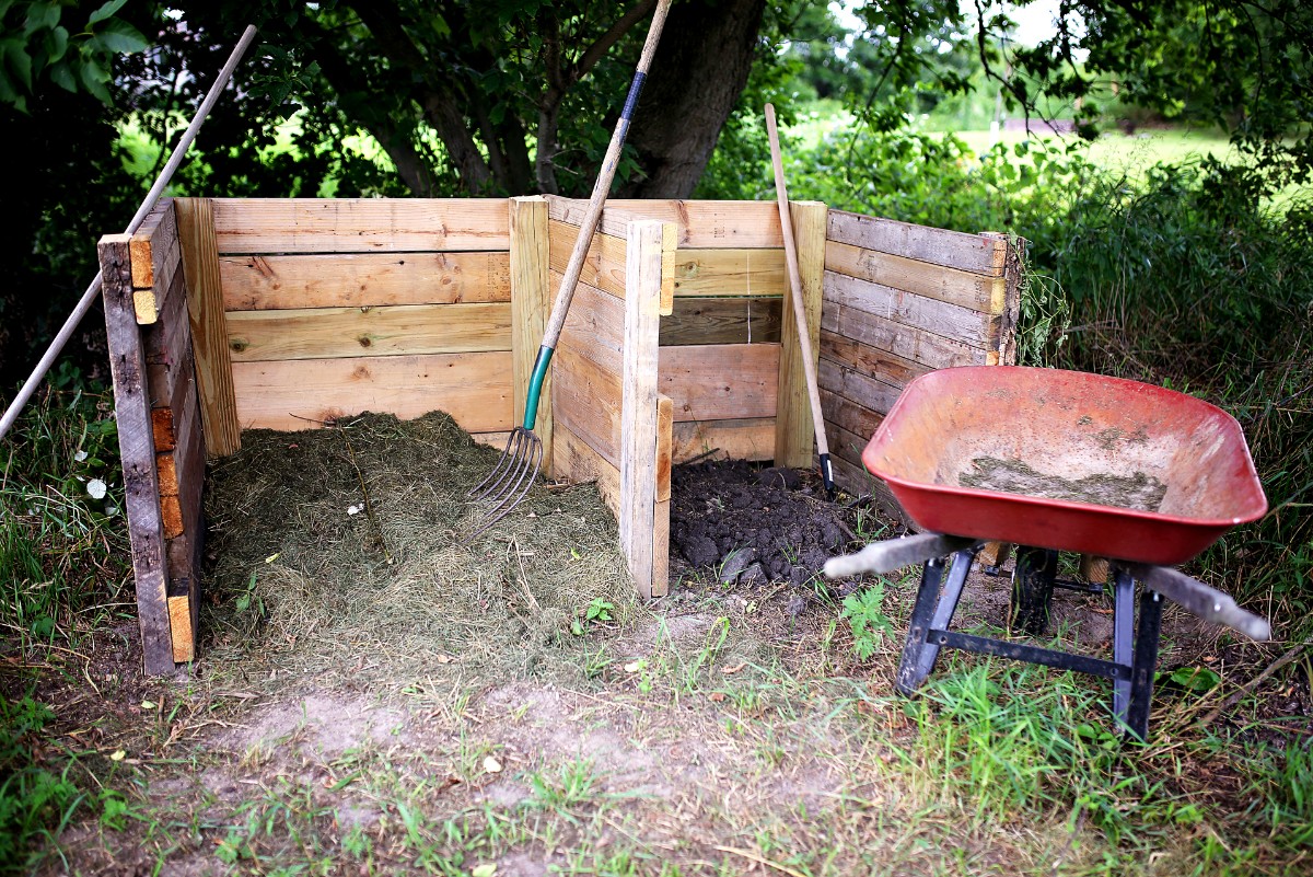 Composting Builds Healthy Communities Composting Builds Healthy Communities